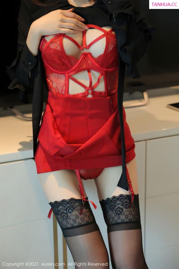 西门小玉  粉墨少女西门小玉 鲜艳多姿猩红服饰第31张图片